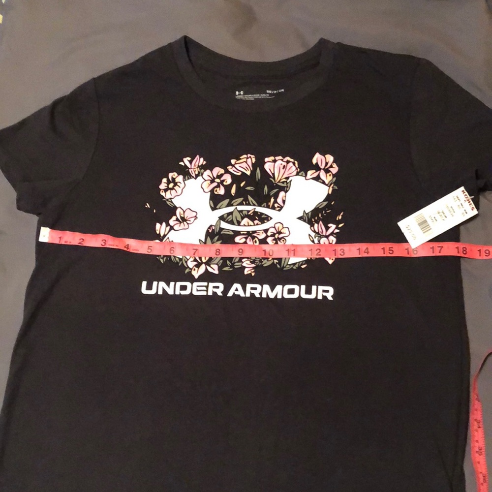 NWT UNDER ARMOUR WOMENS BLACK TEE SIZE SMALL